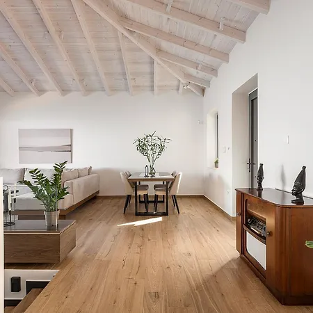 Casa Domenica, 2 Bedroom Seaside 度假居 *